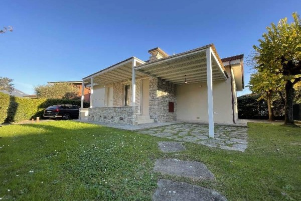 Villa In Affitto A Pietrasanta