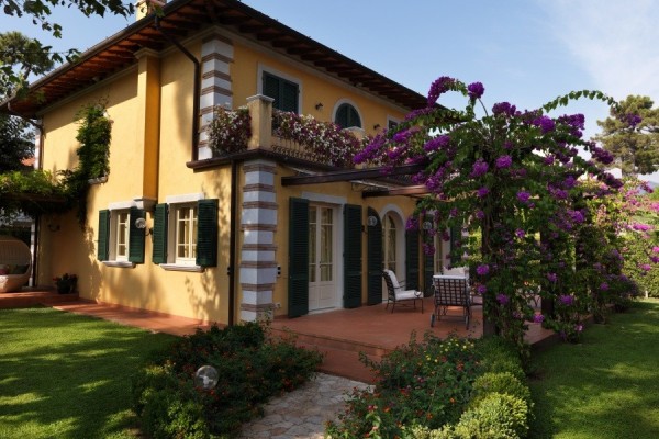 Villa In Affitto A Pietrasanta