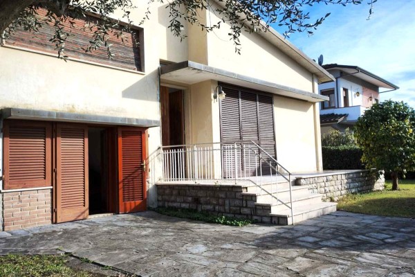 Villa In Vendita A Pietrasanta