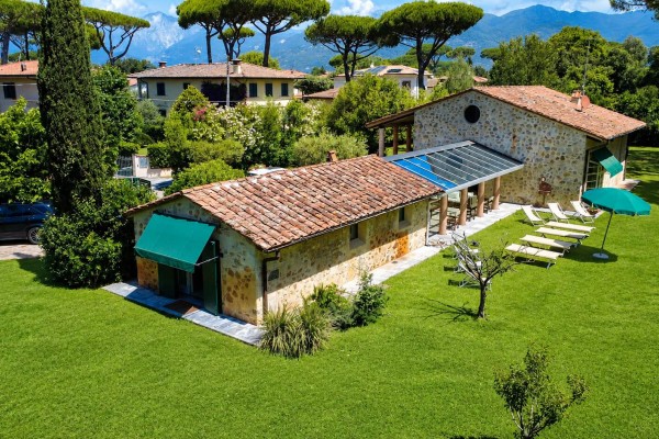 Villa In Affitto A Pietrasanta