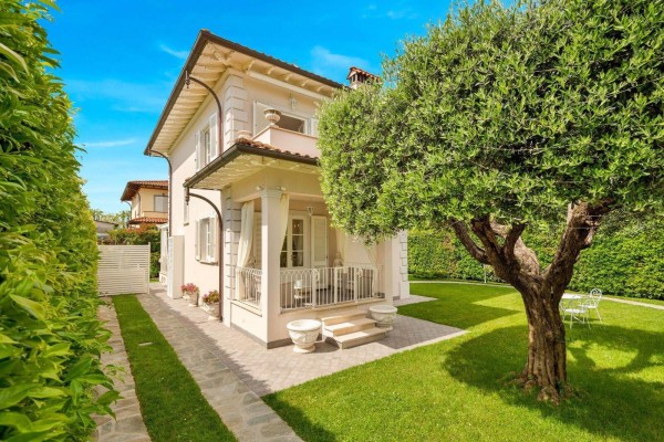Villa In Affitto A Pietrasanta