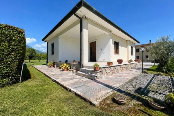 Casa Indipendente In Vendita A