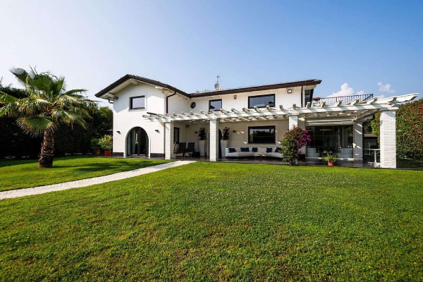 Villa In Vendita A Pietrasanta