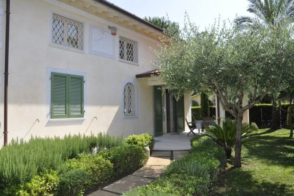 Villa In Affitto A Pietrasanta