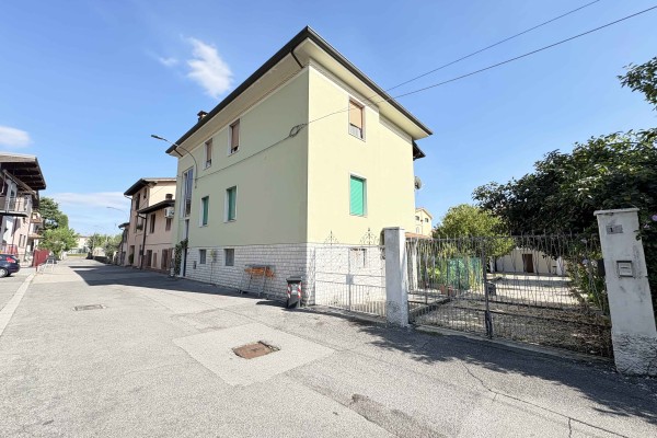 Appartamento In Villa In Vendi