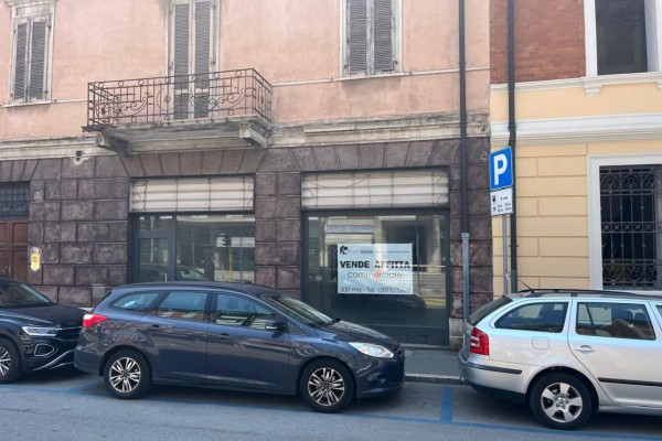 Negozio In Vendita A Cremona
