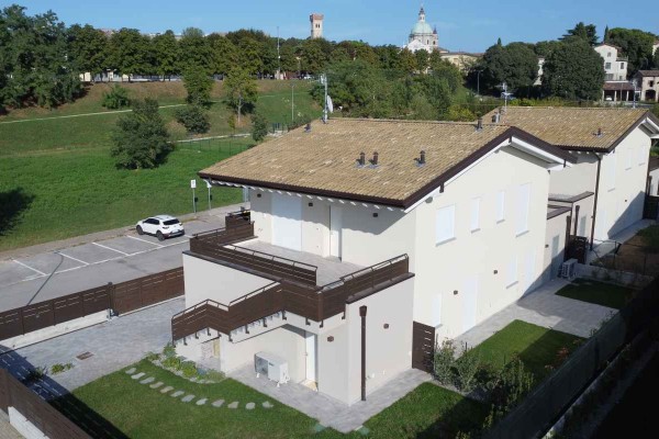 Villetta In Vendita A Polpenaz