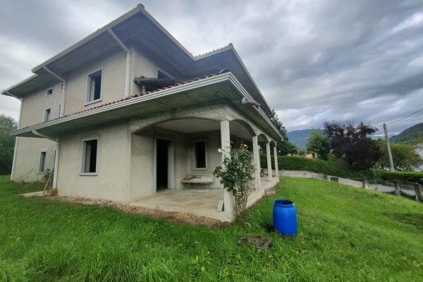 Casa Indipendente In Vendita A