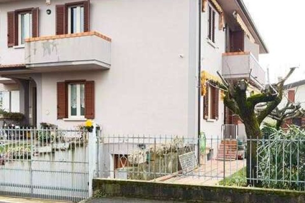 Villa Trifamiliare In Vendita 