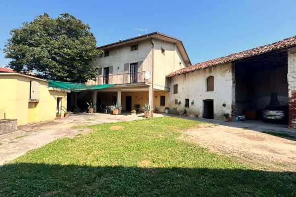 Casale In Vendita A Prevalle