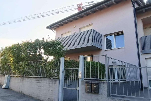 Villa Bifamiliare In Vendita A
