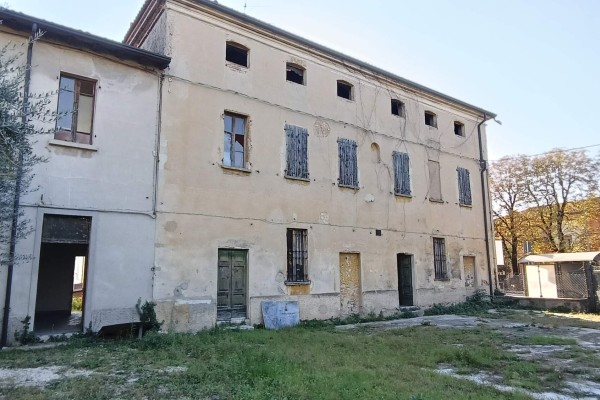 Rustico In Vendita A Lonato De