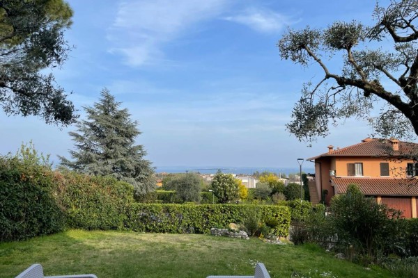 Villa Bifamiliare In Vendita A