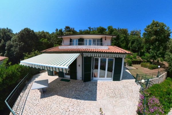 Villa Bifamiliare In Vendita A