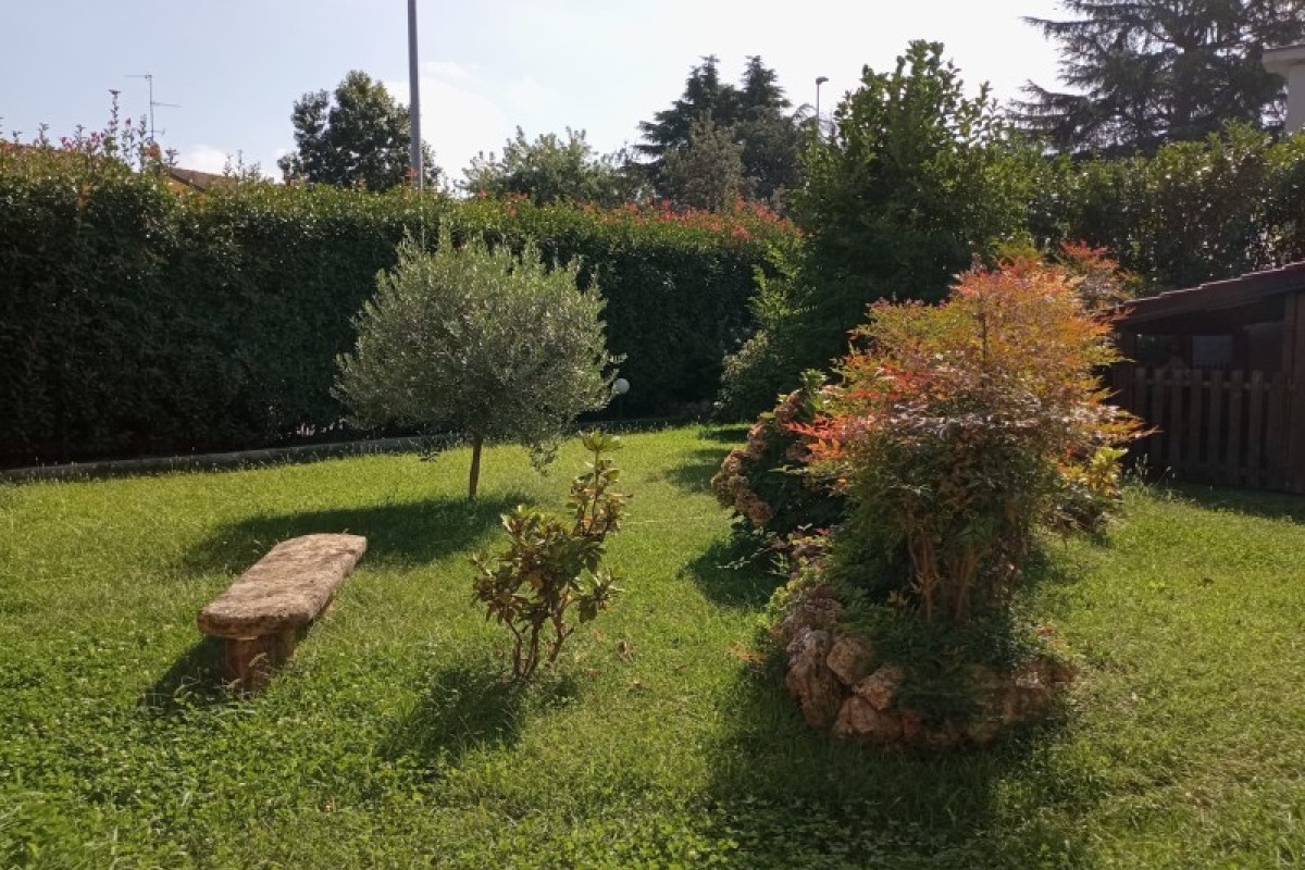 Vista Esterna Giardino