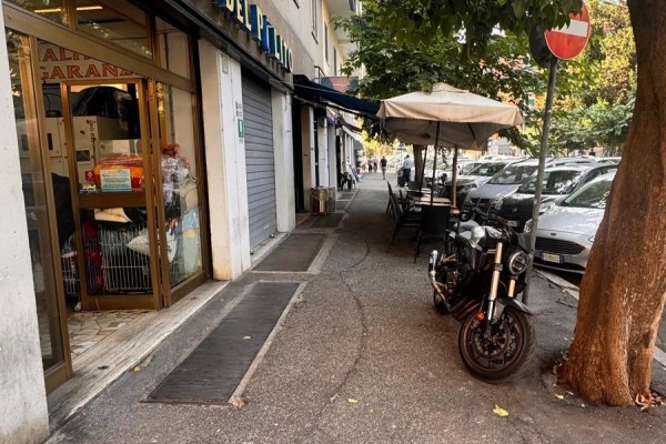 Negozio In Vendita A Roma