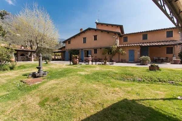 Casale In Vendita A Pietrasant