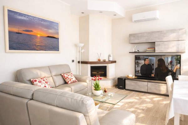 Villa In Vendita A Forte Dei M