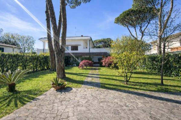 Villa Bifamiliare In Vendita A