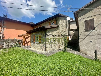 Abitazione con giardino privat...