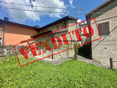 Abitazione con giardino privat...