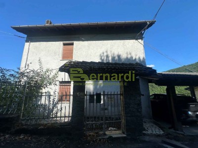 Villa Bifamiliare in Vendita a Fanano 1 