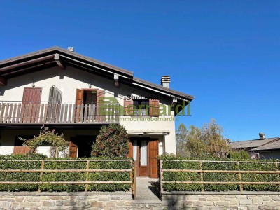 Villa Bifamiliare in Vendita a Montecreto 0 