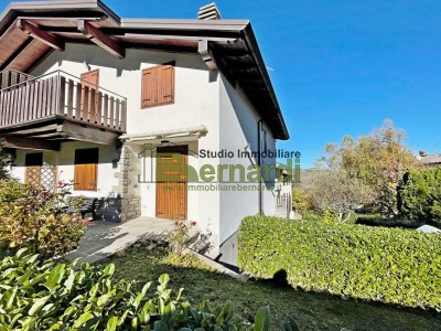 Villa Bifamiliare in Vendita a Montecreto 1 