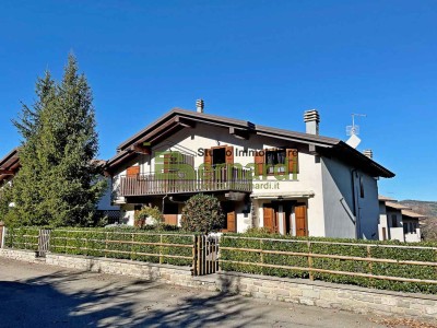 Villetta abbinata con giardino...