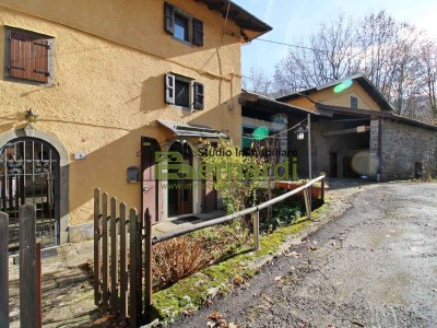 Abitazione con garage in Via C...