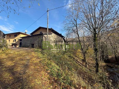 Ex stalla e fienile nella fraz...