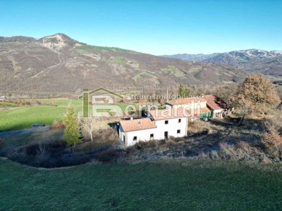 Podere agricolo con terreno e ...
