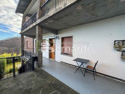 Appartamento con balcone in Vi...