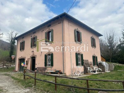 Villa in Vendita a Montecreto 1 