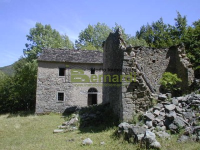 Borgo rustico nella vallata di...