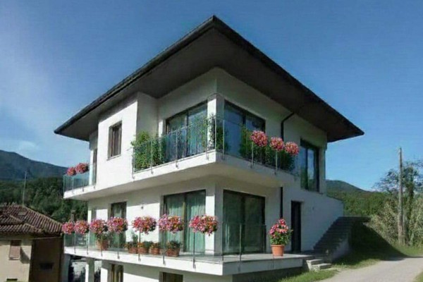 Villa Bifamiliare In Vendita A