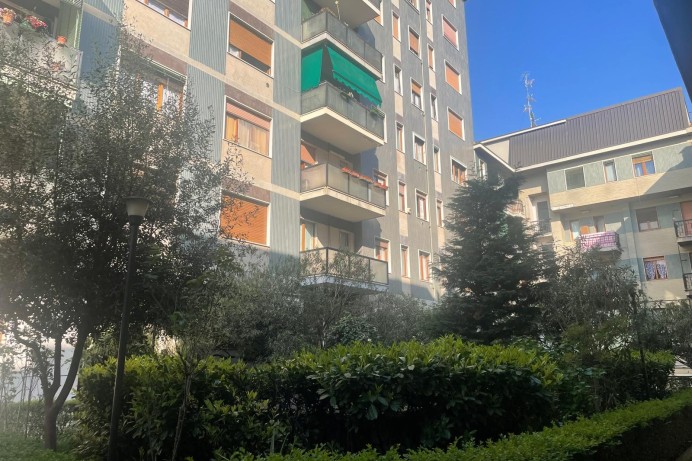 BILOCALE CON BALCONE IN OTT...