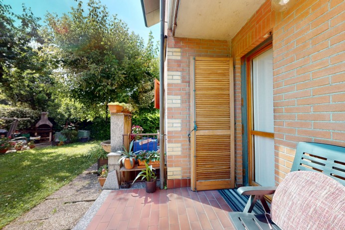 VILLA A SCHIERA DI TESTA IN...