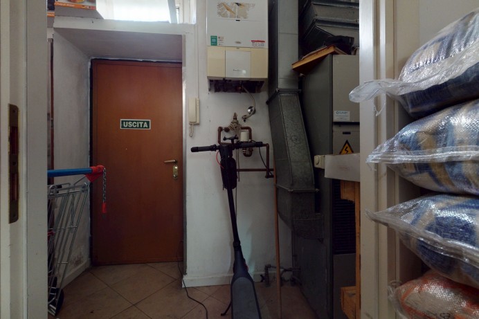 Negozio in Vendita a Milano 16 