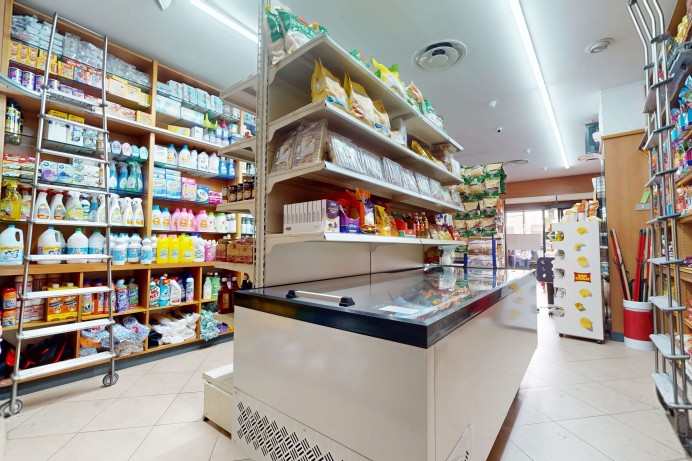 Negozio in Vendita a Milano 11 