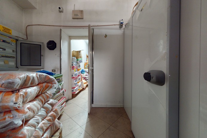 Negozio in Vendita a Milano 17 