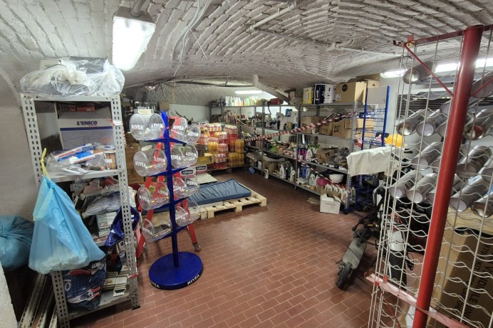 Negozio in Vendita a Milano 19 