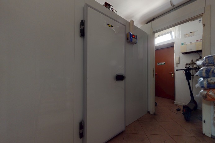 Negozio in Vendita a Milano 15 