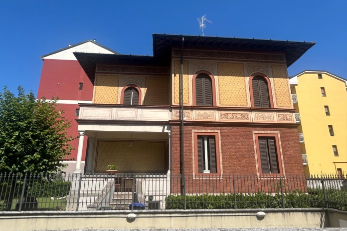 VILLA INDIPENDENTE CON AMPI...
