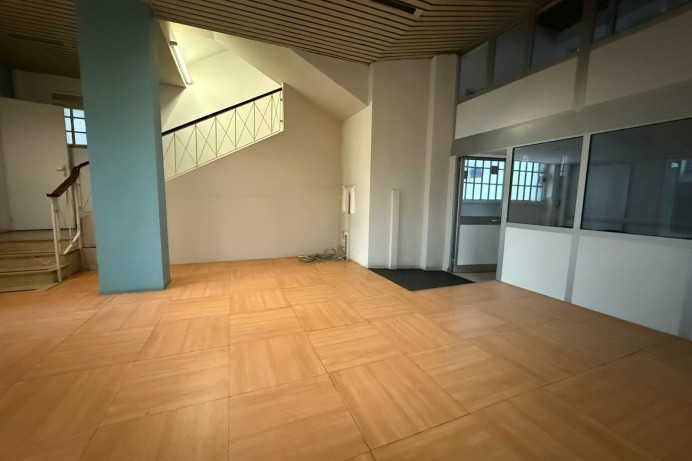 Negozio in Affitto a Milano 15 