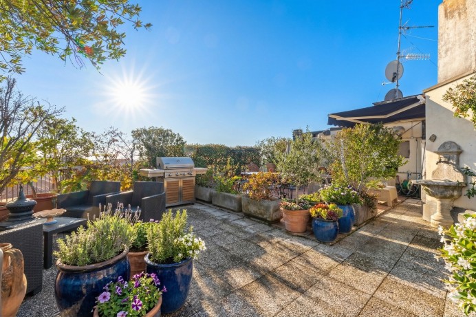 ATTICO PANORAMICO SU DUE LI...