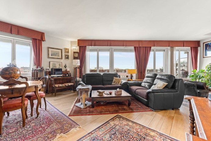 ATTICO PANORAMICO SU DUE LI...