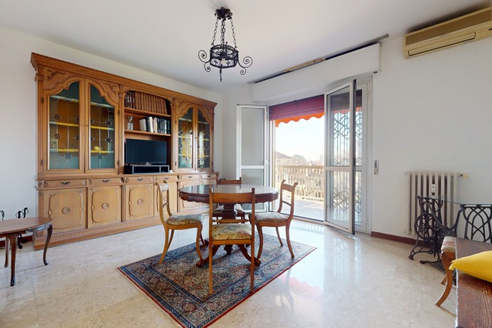 AMPIO TRILOCALE IN AFFITTO