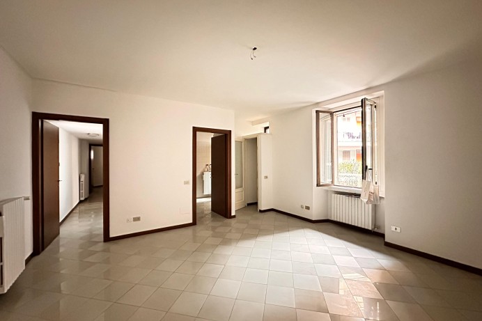 AMPIO TRILOCALE IN AFFITTO