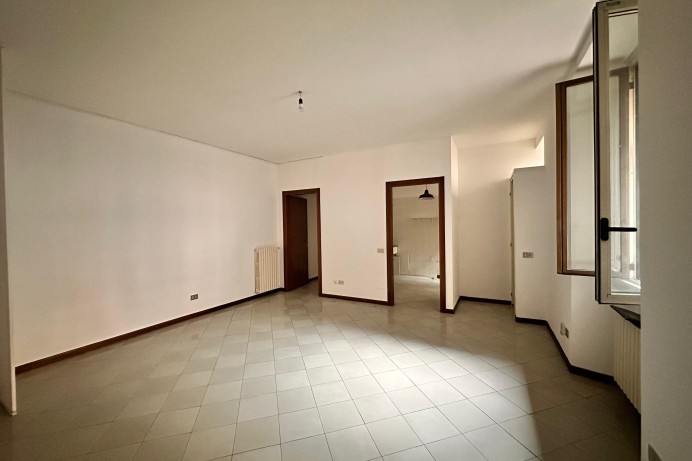 AMPIO TRILOCALE IN AFFITTO